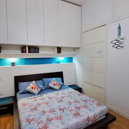 Coral & Turquoise Apartman